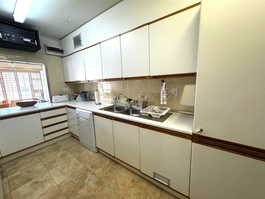 To Let 2 Bedroom Property for Rent in Sea Point Western Cape